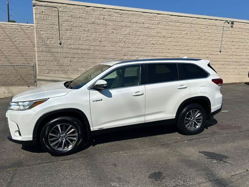 Used 2019 Toyota Highlander XLE AWD/4WD image 7