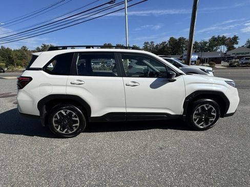 Used 2025 Subaru Forester image 2