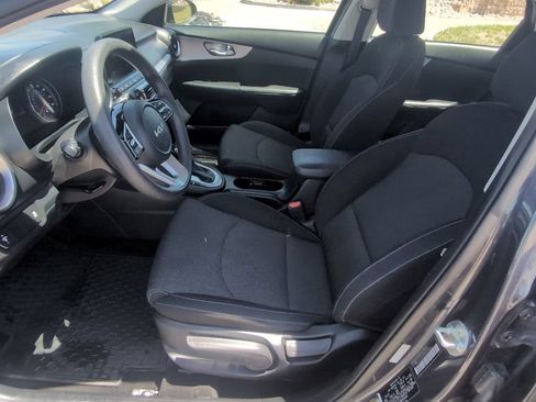 Used 2022 Kia Forte LXS FWD image 11