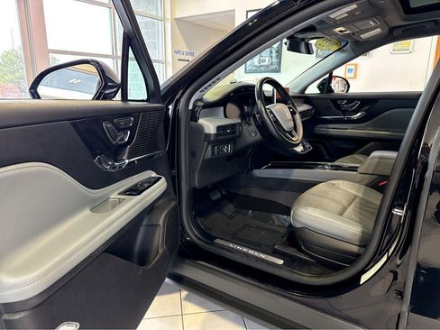 Used 2022 Lincoln Corsair Reserve w/ Equipment Group 201A image 15