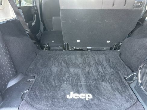 Used 2014 Jeep Wrangler Unlimited Rubicon w/ Connectivity Group AWD/4WD image 15