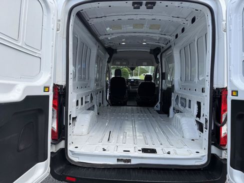 Used 2023 Ford Transit 250 Medium Roof AWD image 25