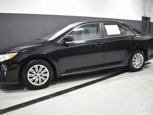 Used 2012 Toyota Camry L image 2