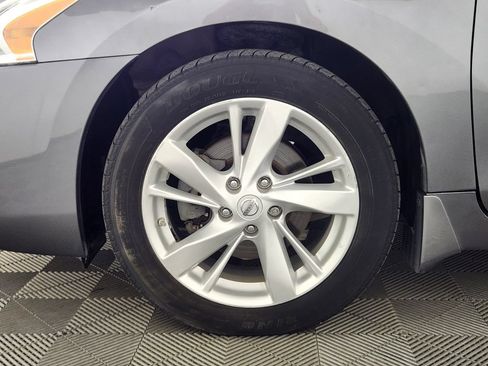 Used 2015 Nissan Altima 2.5 SV w/ Convenience Package FWD image 8