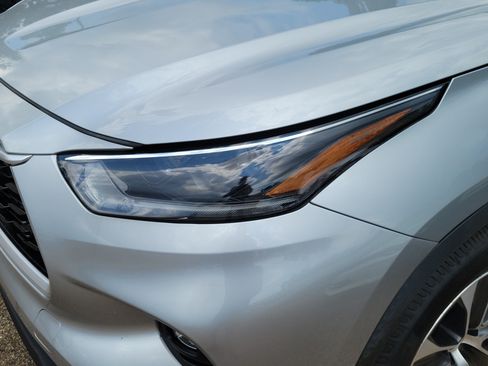 Used 2021 Toyota Highlander XLE FWD image 4