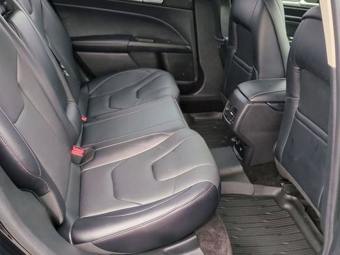 Used 2018 Ford Fusion Titanium image 22