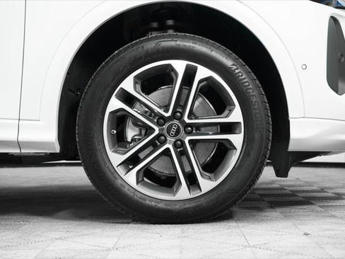 Certified 2025 Audi Q5 Premium image 9