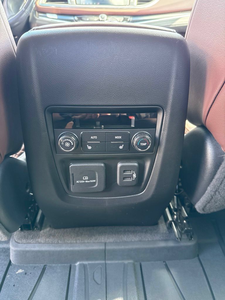 Used 2020 Buick Enclave Avenir w/ Avenir Technology Package AWD/4WD image 12