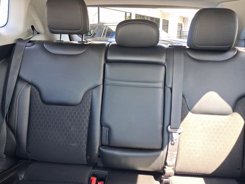 Used 2018 Jeep Compass Latitude w/ Popular Equipment Group FWD image 21