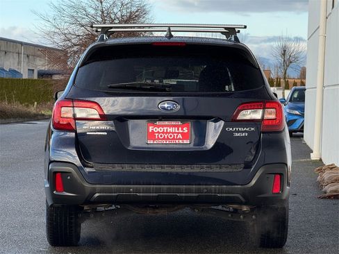 Used 2018 Subaru Outback 3.6R Touring image 6