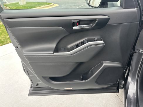Certified 2025 Toyota Highlander XSE image 14