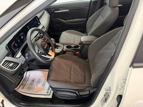 Used 2024 Kia Seltos LX AWD/4WD image 13