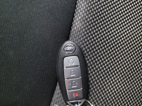Used 2019 Nissan Pathfinder SV image 32