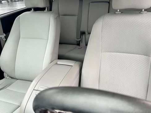 Used 2019 Toyota Highlander LE image 23