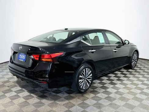 Used 2025 Nissan Altima 2.5 SV FWD image 7