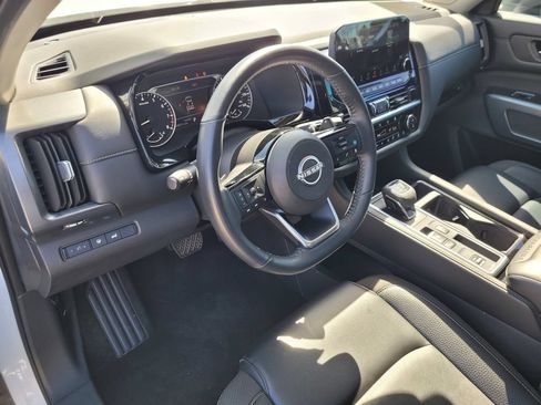 Used 2025 Nissan Pathfinder SL w/ SL Premium Package FWD image 15
