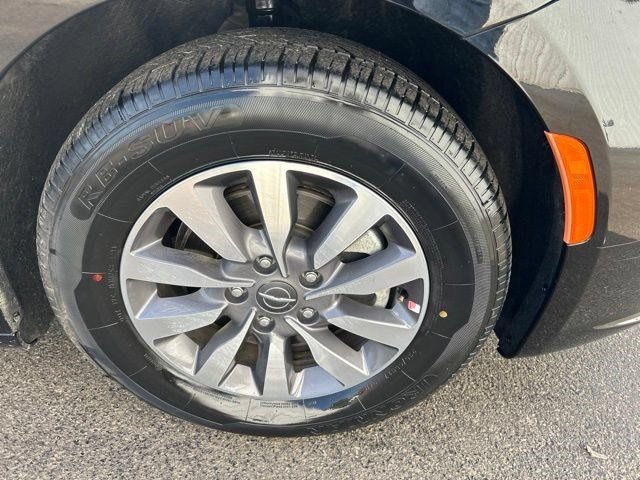 Used 2024 Chrysler Pacifica Limited FWD image 59