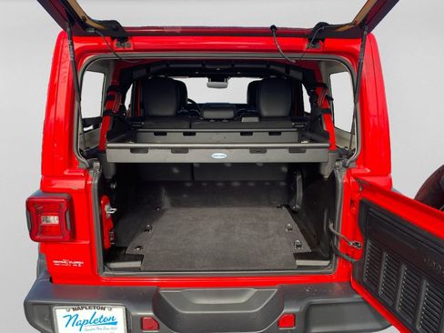 Used 2025 Jeep Wrangler Unlimited Sahara w/ Safety Group AWD/4WD image 26
