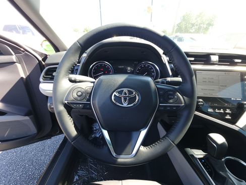 Used 2020 Toyota Camry XLE FWD image 25