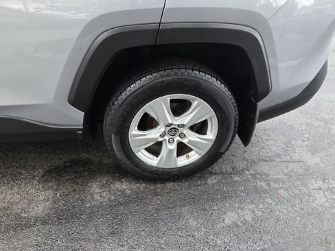 Used 2019 Toyota RAV4 XLE w/ Convenience Package AWD/4WD image 4
