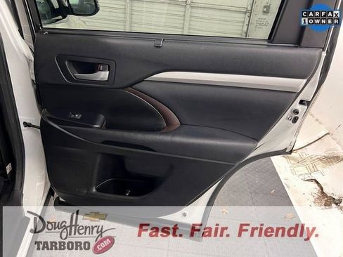 Used 2018 Toyota Highlander XLE image 40