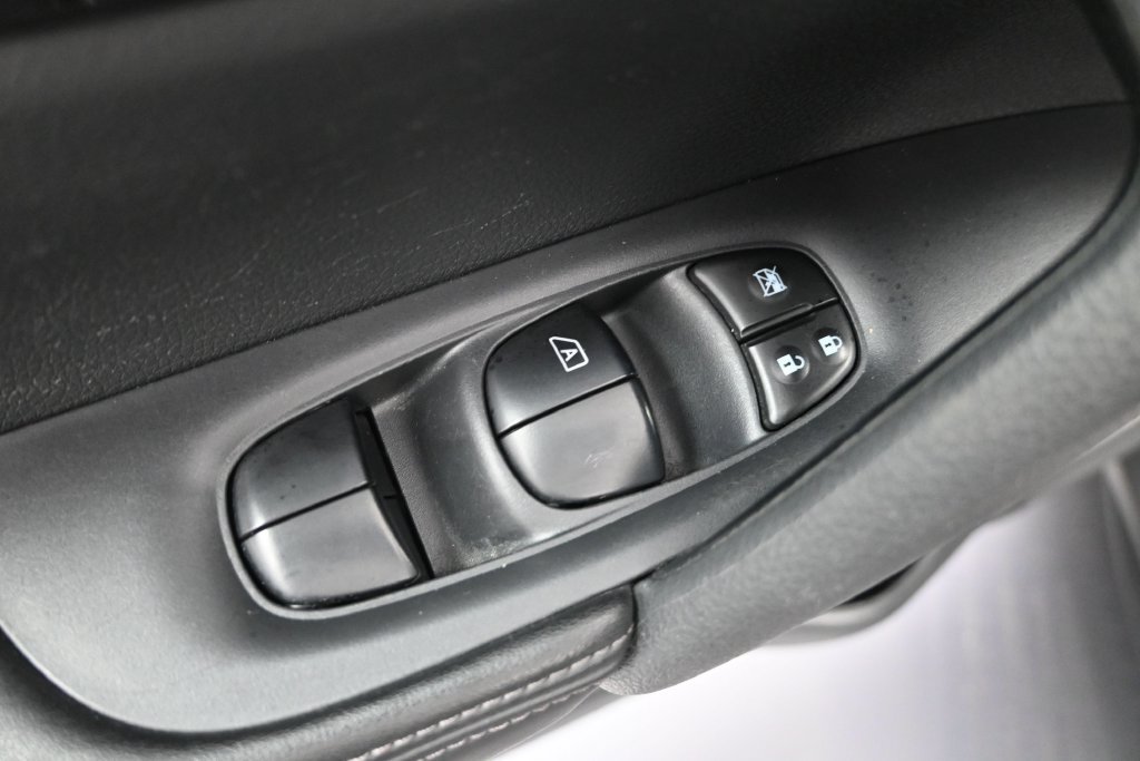 Used 2017 Nissan Rogue SV w/ Midnight Edition AWD/4WD image 10