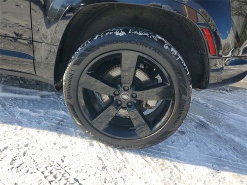 Used 2023 Land Rover Defender 90 X-Dynamic SE image 11