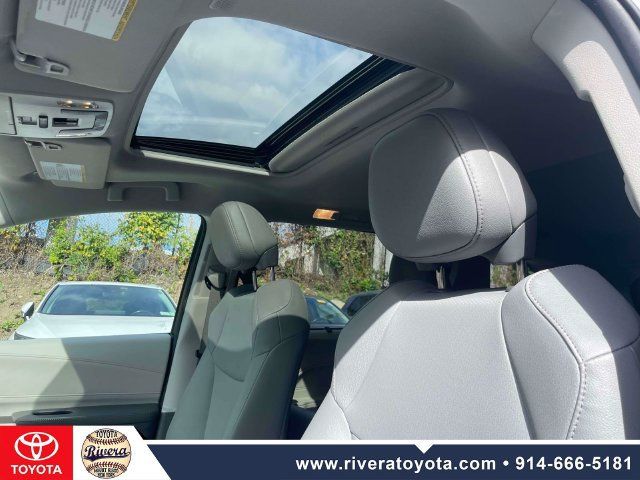 Used 2024 Toyota Sienna XLE w/ XLE Plus Package AWD/4WD image 21