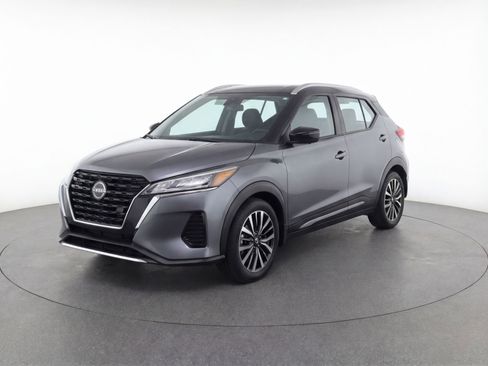 Used 2024 Nissan Kicks SV image 3