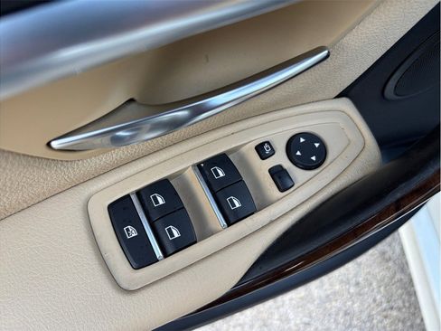 Used 2018 BMW 330i Sedan w/ Convenience Package image 18