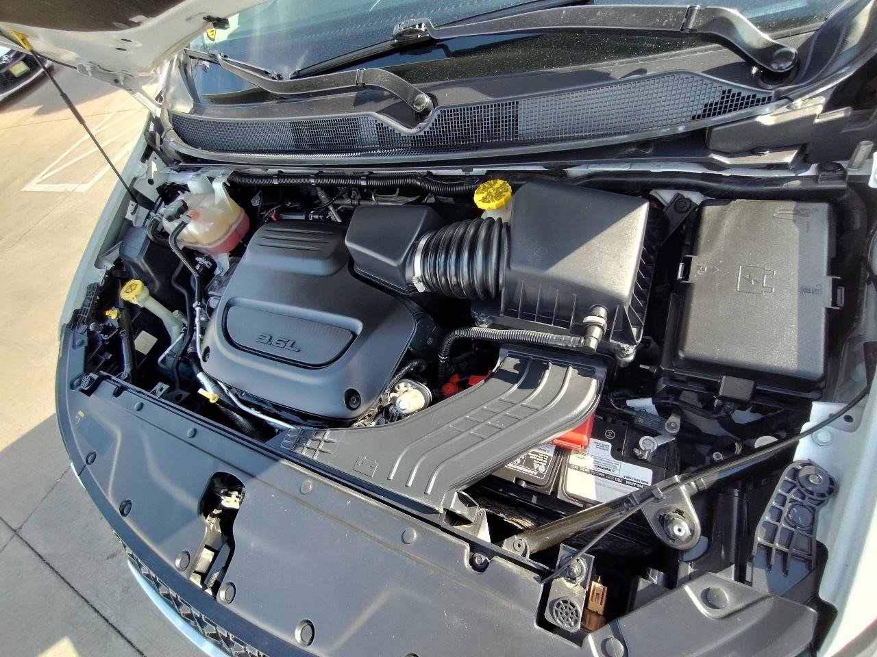 Used 2023 Chrysler Pacifica Touring-L FWD image 57