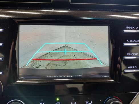Used 2018 Toyota Camry LE FWD image 8