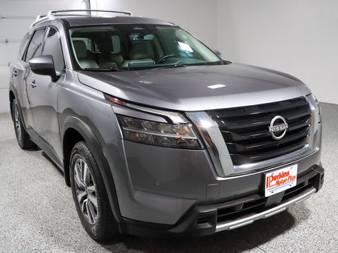 Used 2023 Nissan Pathfinder SL FWD image 5