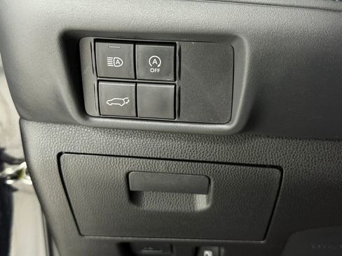 Used 2023 Toyota Highlander XLE FWD image 9