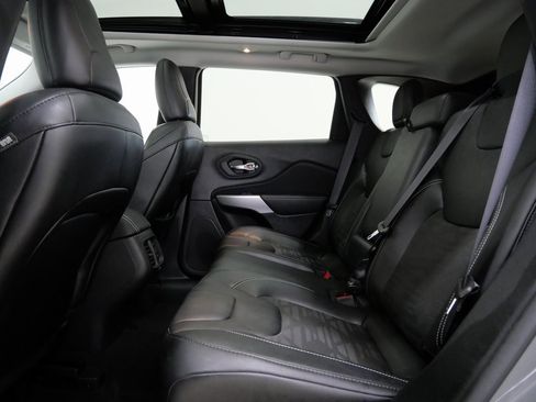 Used 2022 Jeep Cherokee Latitude w/ Sun & Sound Group image 24