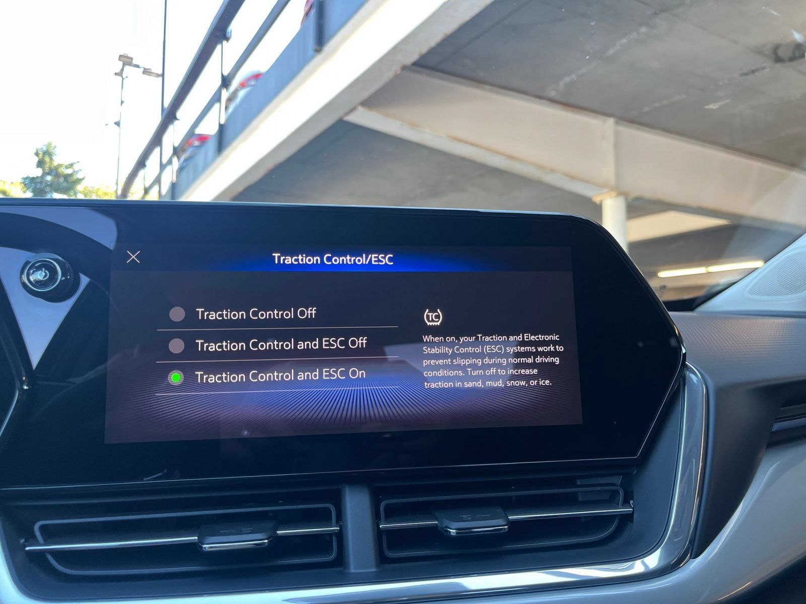 Used 2025 Chevrolet Trax LT FWD image 19