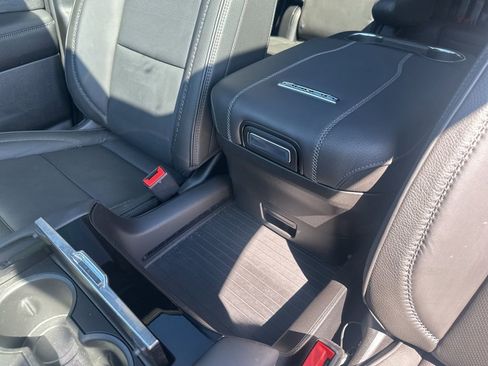 Used 2025 GMC Yukon Denali w/ Denali Reserve Package AWD/4WD image 30