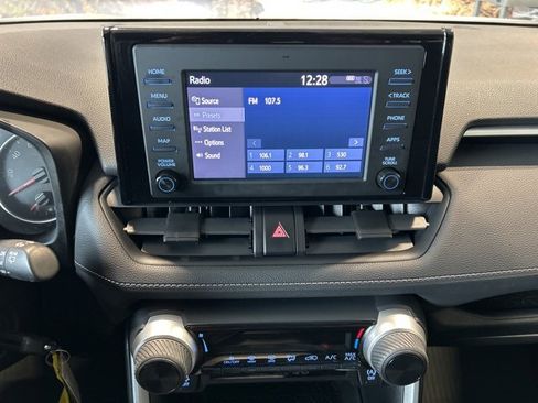 Used 2019 Toyota RAV4 LE image 89