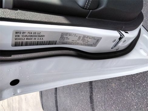 New 2025 Jeep Grand Cherokee Limited w/ Trailer Tow Package image 13