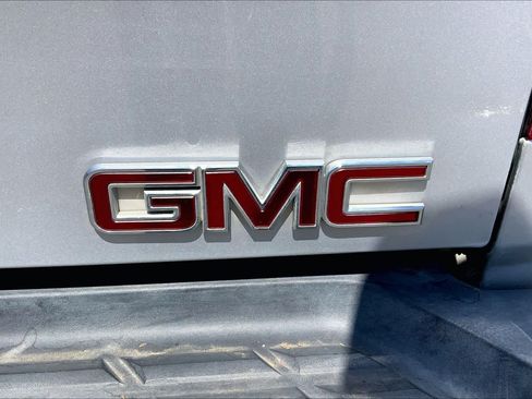 Used 2014 GMC Sierra 2500 SLT w/ Suspension Package, Off-Road AWD/4WD image 29