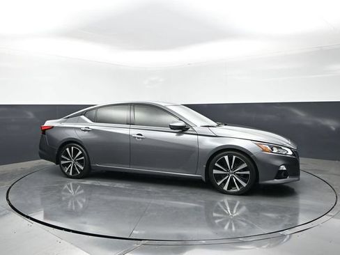Used 2020 Nissan Altima 2.0 Platinum FWD image 6