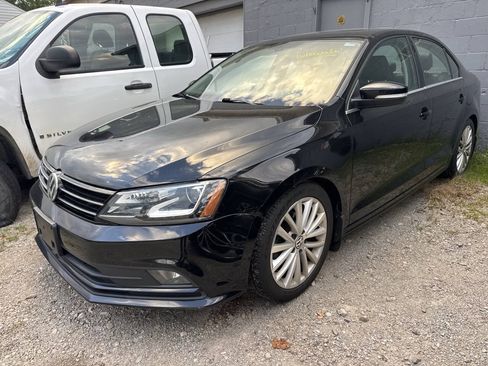 Used 2016 Volkswagen Jetta SEL w/ Lighting Package FWD image 3