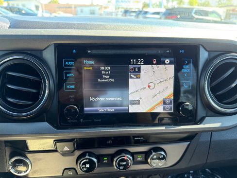 Used 2018 Toyota Tacoma TRD Sport w/ Technology Package image 31