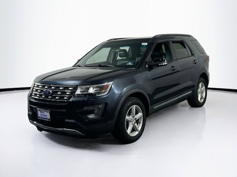 Used 2017 Ford Explorer XLT w/ Equipment Group 202A AWD/4WD image 1