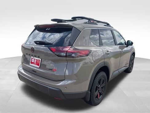Used 2025 Nissan Rogue SV AWD/4WD image 7