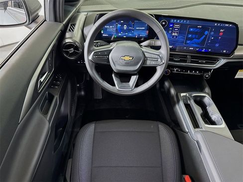 New 2026 Chevrolet Equinox EV LT image 15