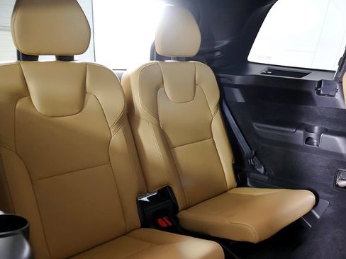 Used 2018 Volvo XC90 T5 Momentum w/ Convenience Package AWD/4WD image 57