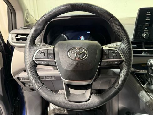 Certified 2024 Toyota Sienna Limited image 25