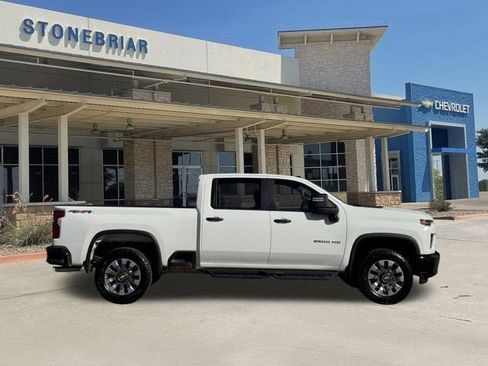 Used 2022 Chevrolet Silverado 2500 Custom w/ Custom Convenience Package image 4