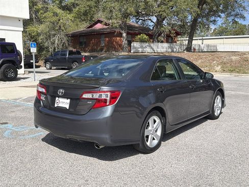 Used 2014 Toyota Camry SE image 5